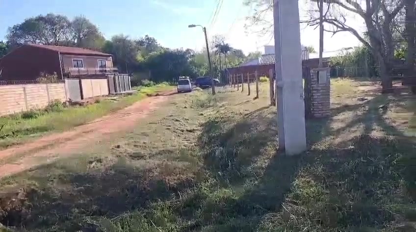 Fotograma del video con la calle y las edificaciones del entorno inmediato